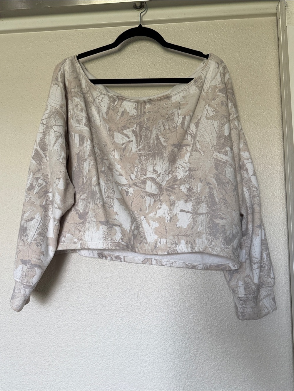 Hollister Cream & White Cozy Fleece Pullover